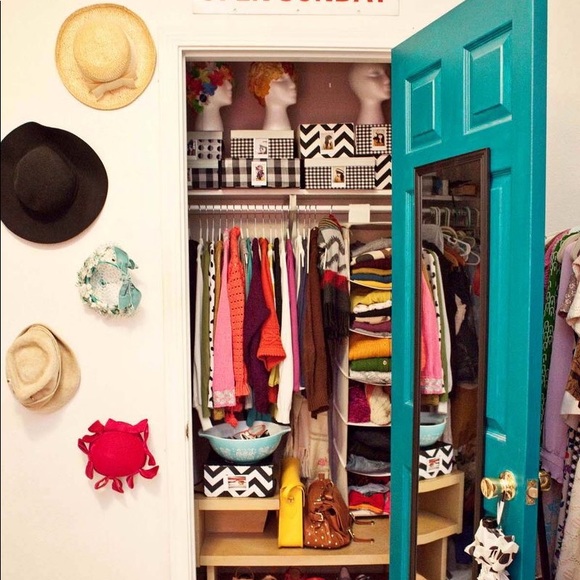 Meet your Posher, Barb - Picture 1 of 4